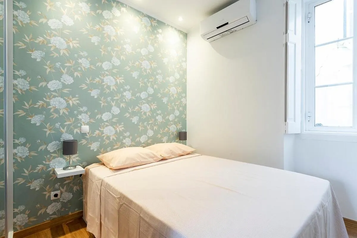 Bright 1 Bedroom Apartment In The Heart Of Sunny Lisbon 0*,  Portugal