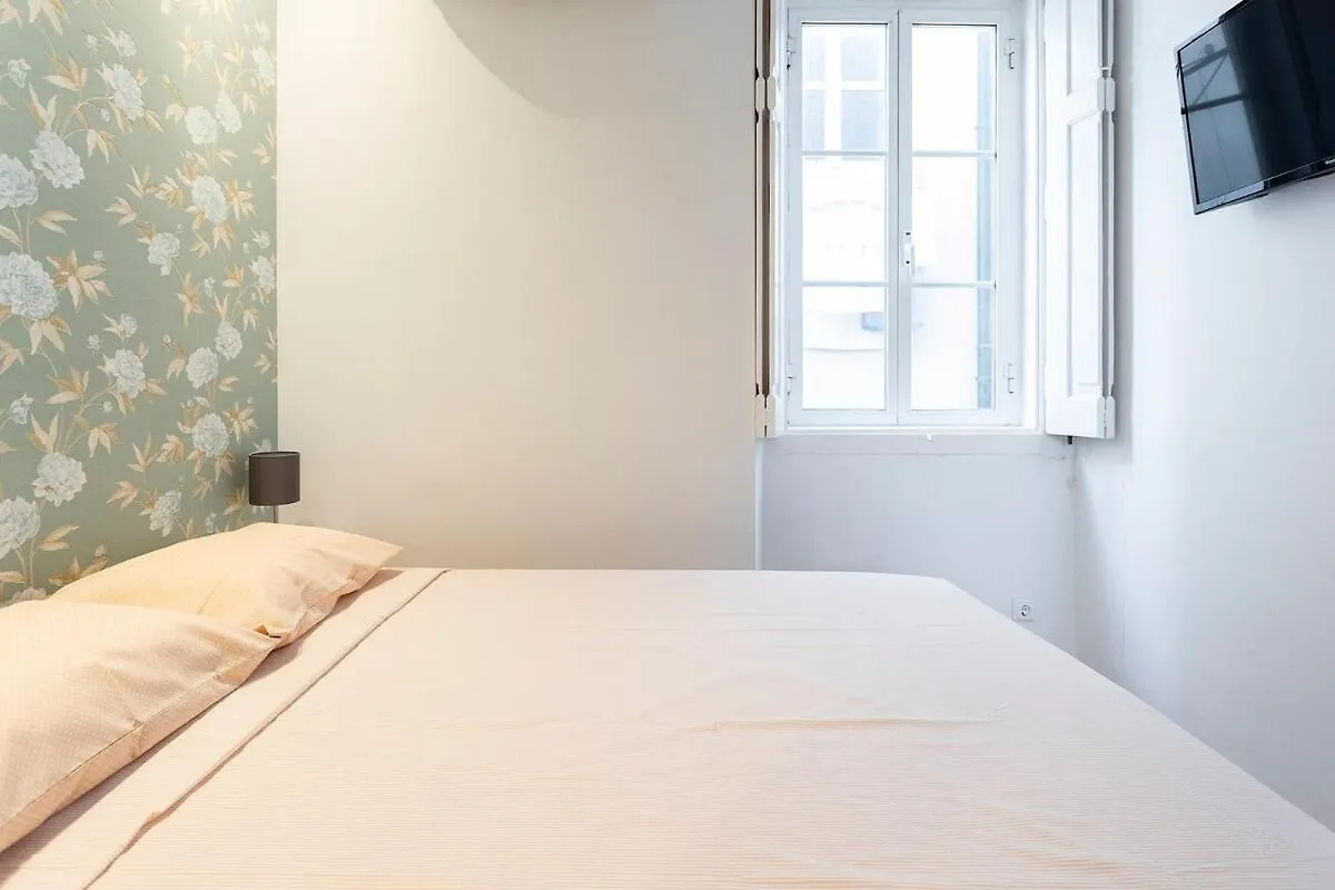 Bright 1 Bedroom Apartment In The Heart Of Sunny Lisbon