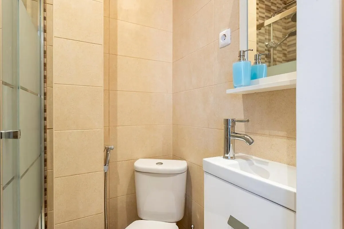 Bright 1 Bedroom Apartment In The Heart Of Sunny Lisbon Portugal